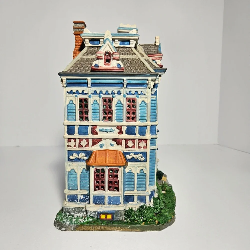 Lemax Kingsley Manor Lighted Building 2009 Michaels Exclusive 95830 Caddington